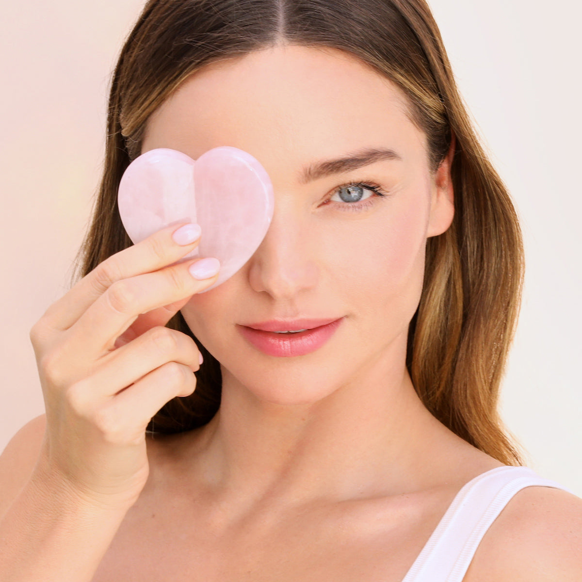 Kora Organics Wellness Tools Rose Quartz Heart Gesichtsroller 1 Stk