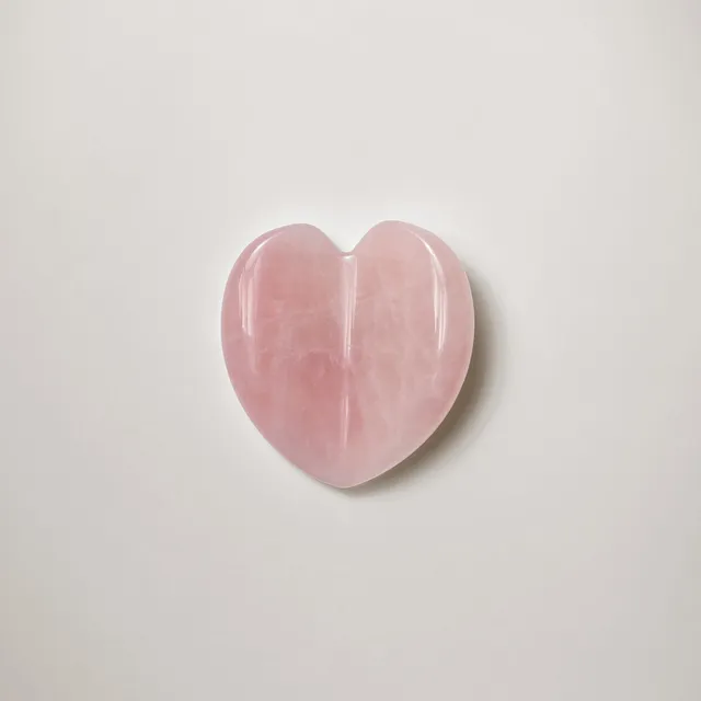 Kora Organics Wellness Tools Rose Quartz Heart Gesichtsroller 1 Stk